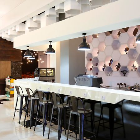 Berry Biz Hotel Seminyak Kültér fotó