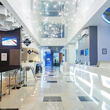 Berry Biz Hotel Seminyak Kültér fotó